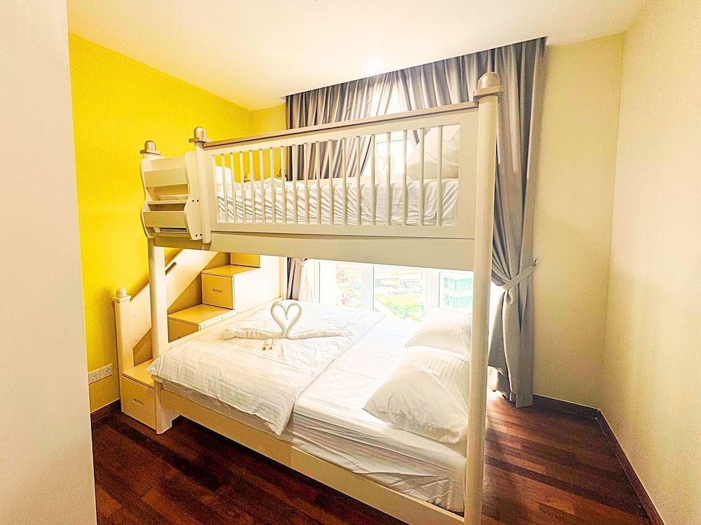 Medini Signature by SR Home Family Apartment, Balcony, Garden View 5