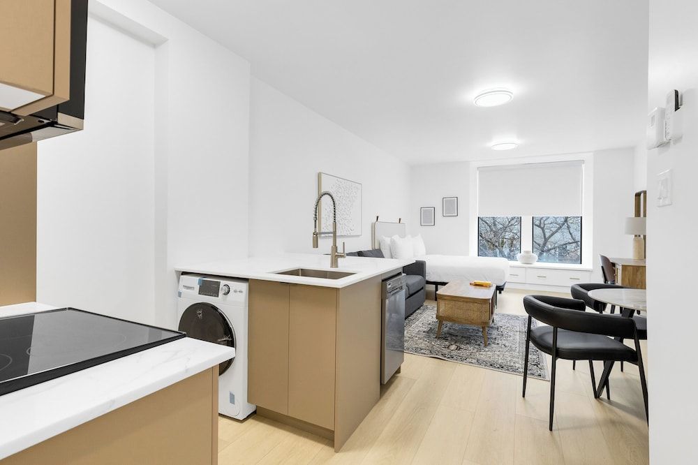 Le Mystral Deluxe Studio 15