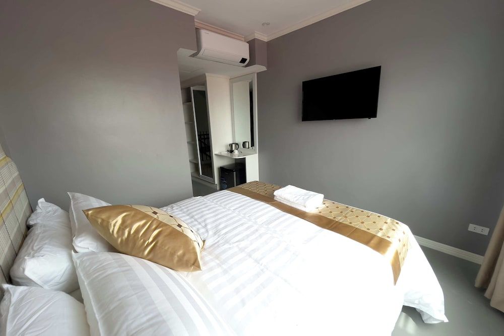 B Hotels Angeles City Deluxe Double Room 4