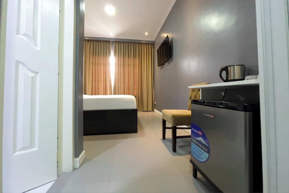 B Hotels Angeles City Deluxe Double Room 7