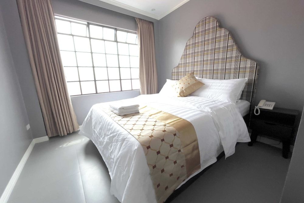 B Hotels Angeles City Deluxe Double Room 6