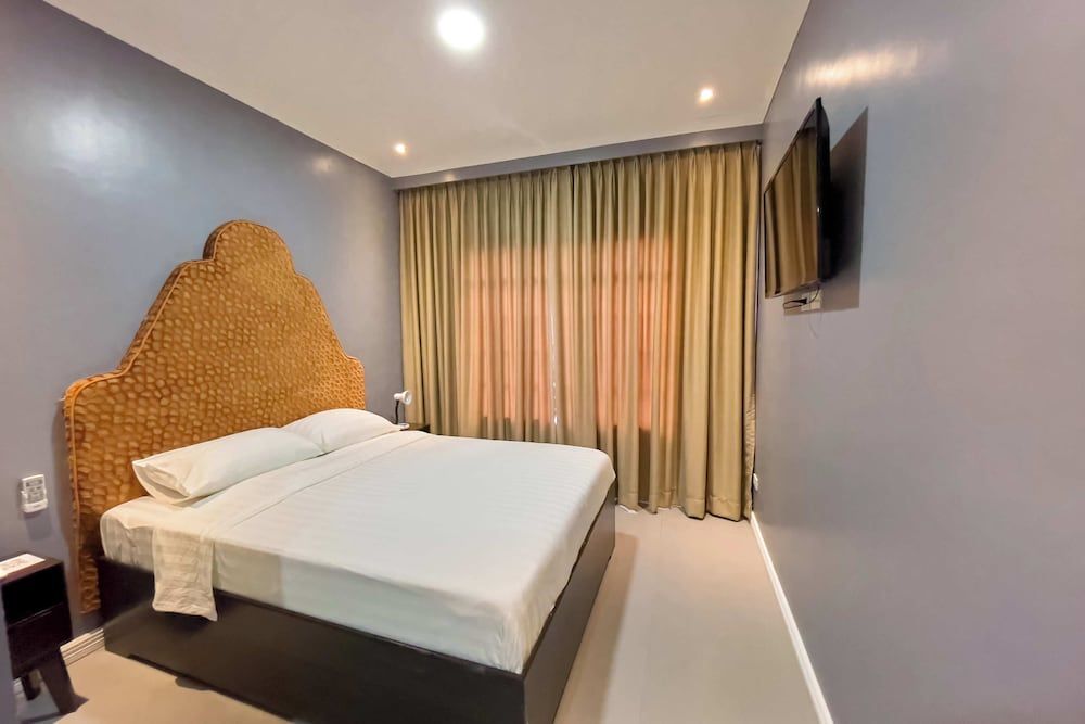 B Hotels Angeles City Deluxe Double Room