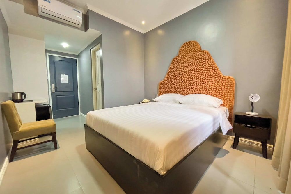 B Hotels Angeles City Deluxe Double Room 2
