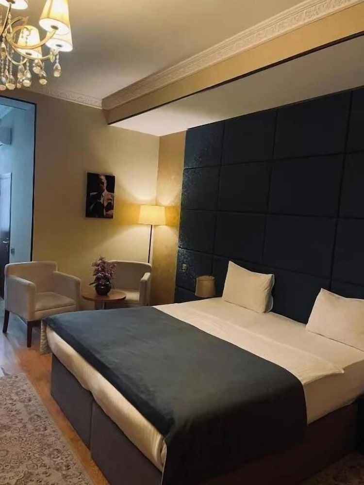 Grand Mirror Hotel Family Room, City View