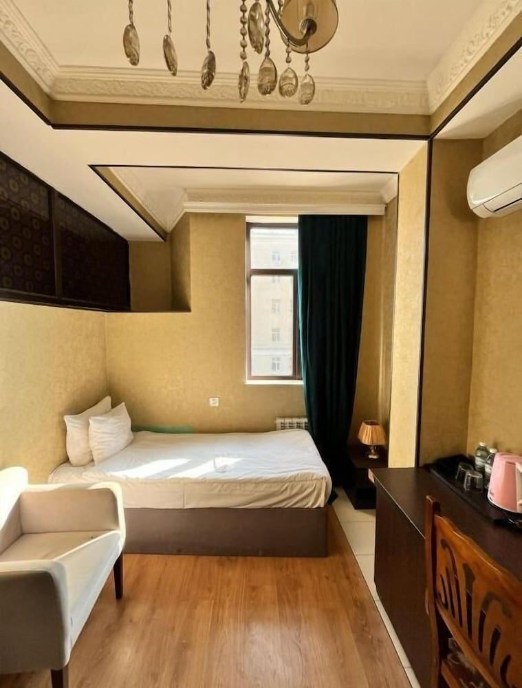 Grand Mirror Hotel Deluxe Single Room, City View