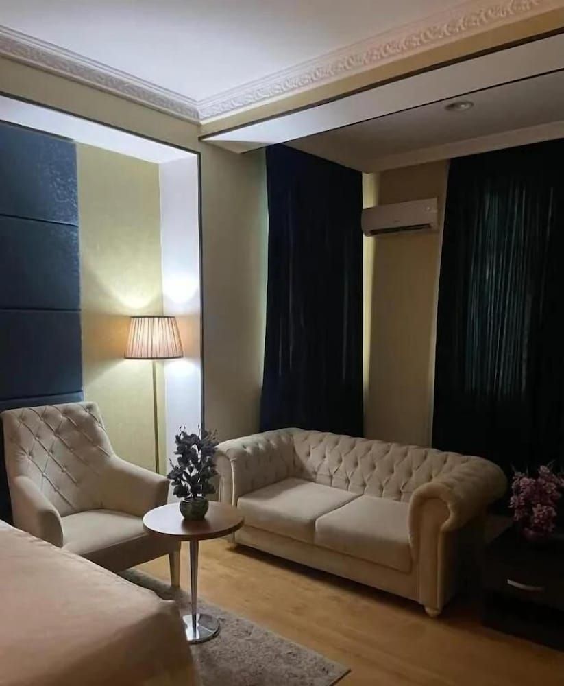 Grand Mirror Hotel Family Room, City View 6