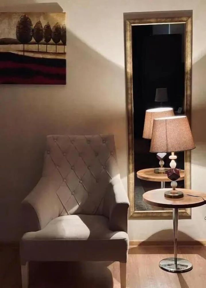 Grand Mirror Hotel Luxury Quadruple Room, City View 6