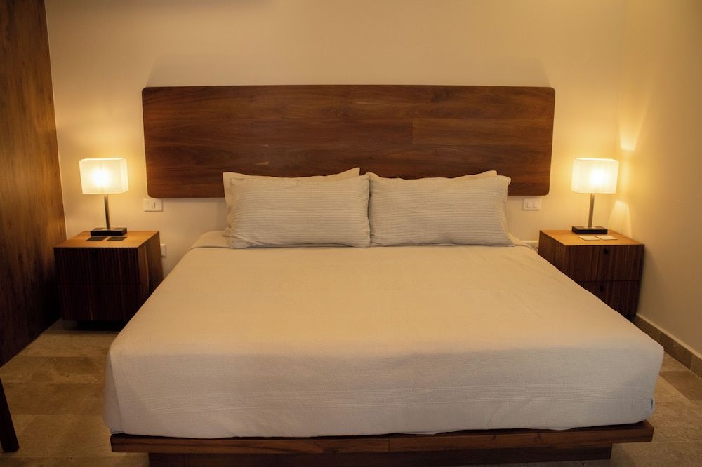 Paravian 504 2BR Condo Playa del Carmen Comfort Apartment, Balcony 4