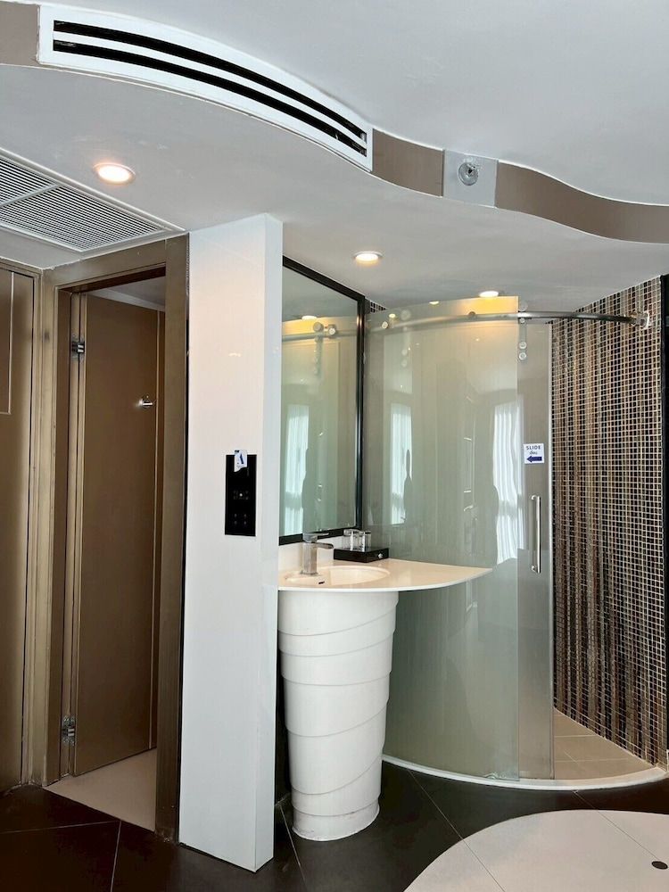 Vanko International Hotel Pattaya Superior Double Room 4