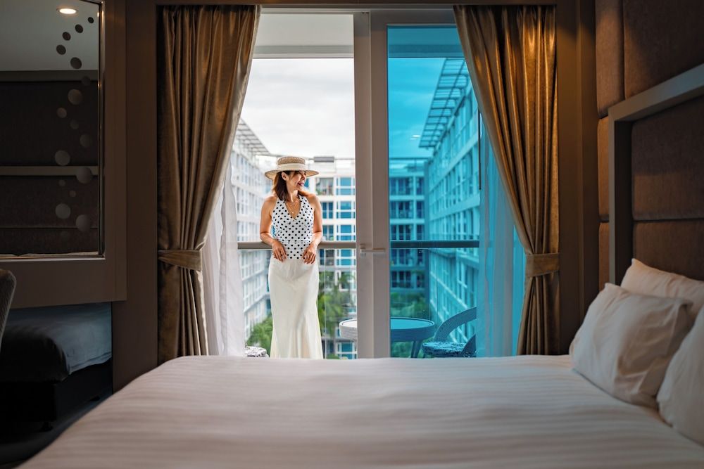 Vanko International Hotel Pattaya Deluxe Double Room, Pool View 3