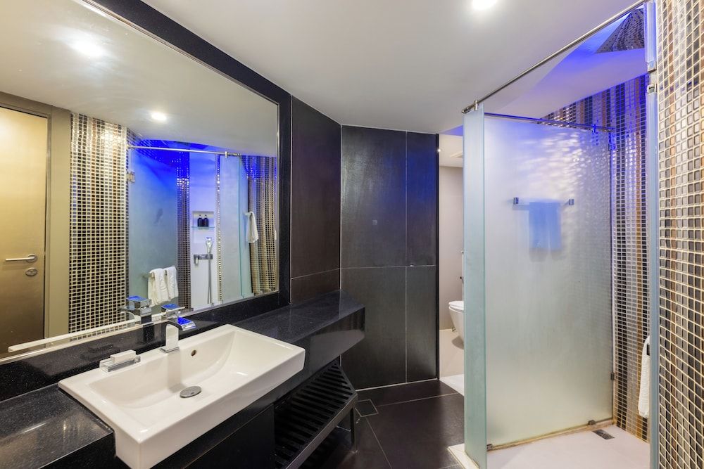 Vanko International Hotel Pattaya Deluxe Quadruple Room, Pool View 8