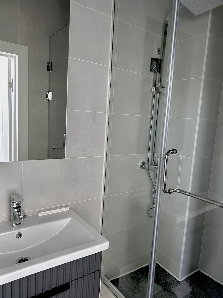 Elite Hotel Standard Twin Room, City View 3