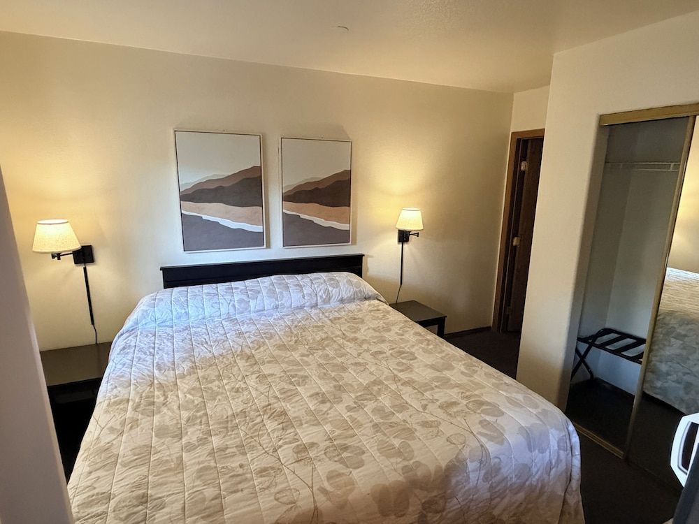 Manor Suites Standard Room