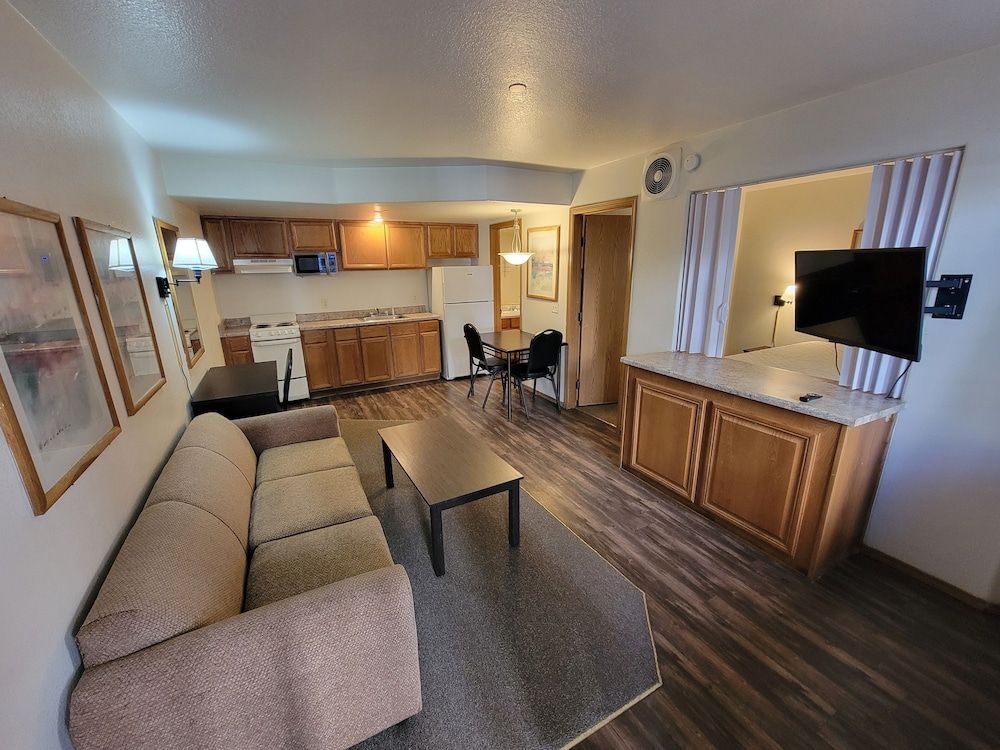 Manor Suites Standard Room 4