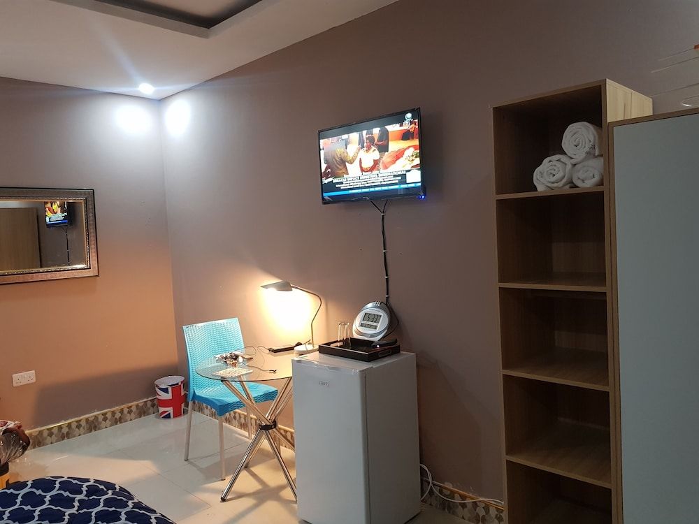 Seven Palms Executive Lodge Family Apartment, 3 Bedrooms, Kitchenette, Garden View 4