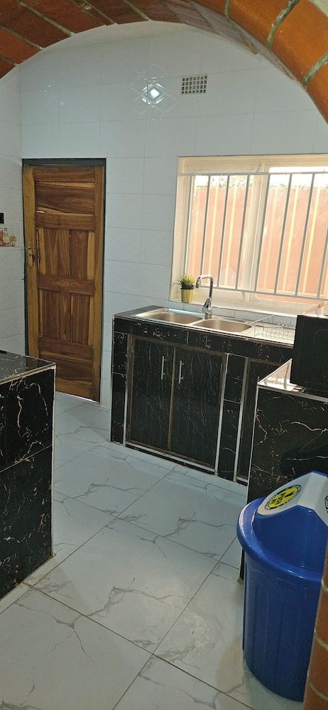 Seven Palms Executive Lodge Family Apartment, 3 Bedrooms, Kitchenette, Garden View 3