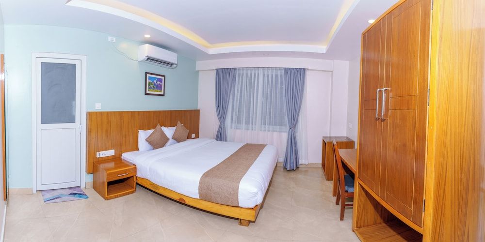 Bay Hotel Deluxe Double Room, Lake View