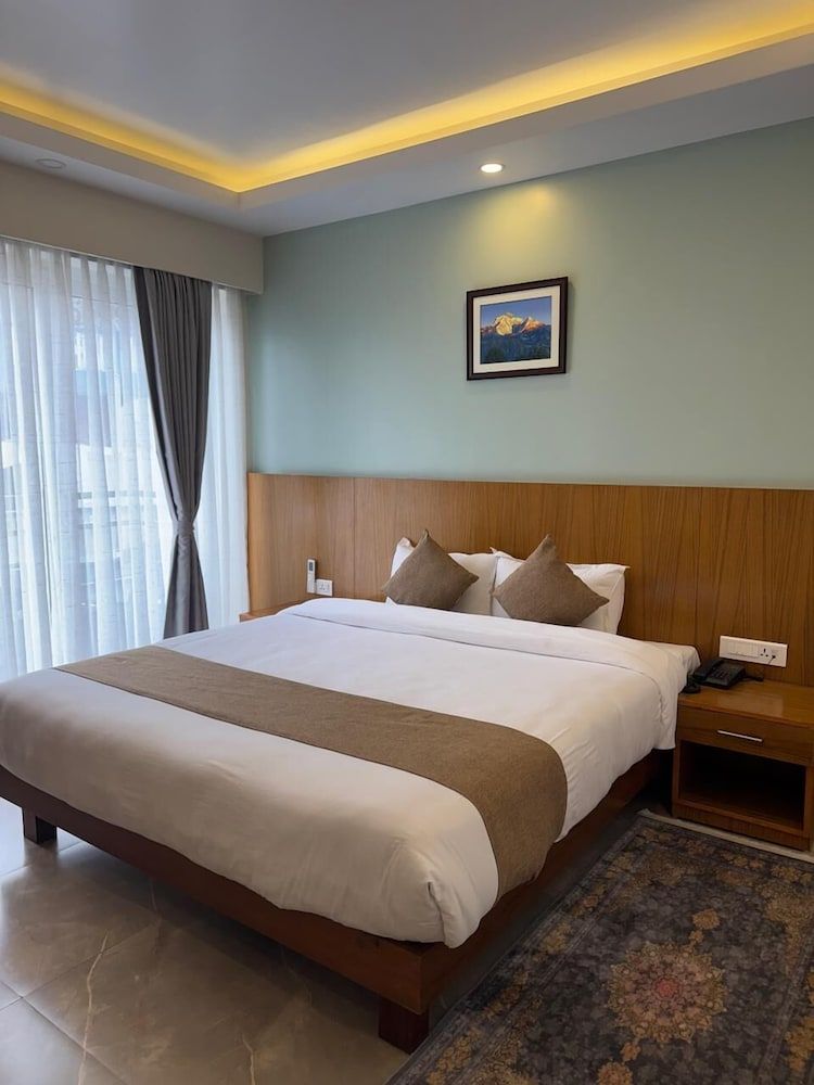 Bay Hotel Deluxe Double Room, Lake View 7