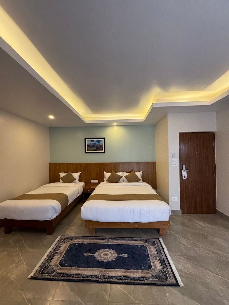 Bay Hotel Family Triple Room, Balcony, Mountain View 5