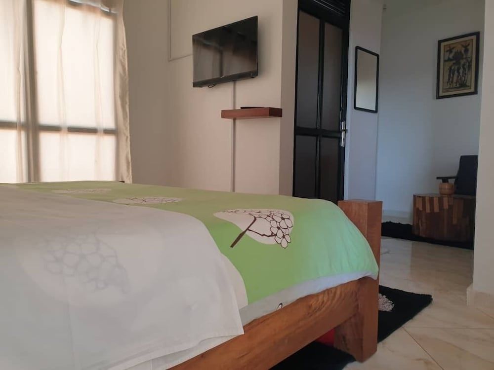 Rosa Negra Kampala Classic Suite 4