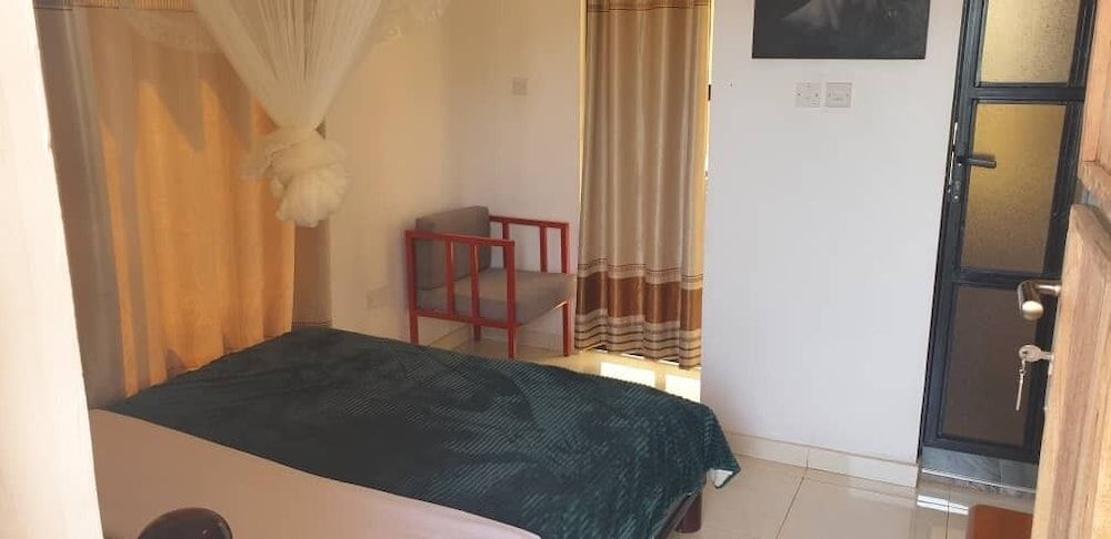 Rosa Negra Kampala Signature Double Room, 1 Queen Bed, Lake View, Executive Level 2
