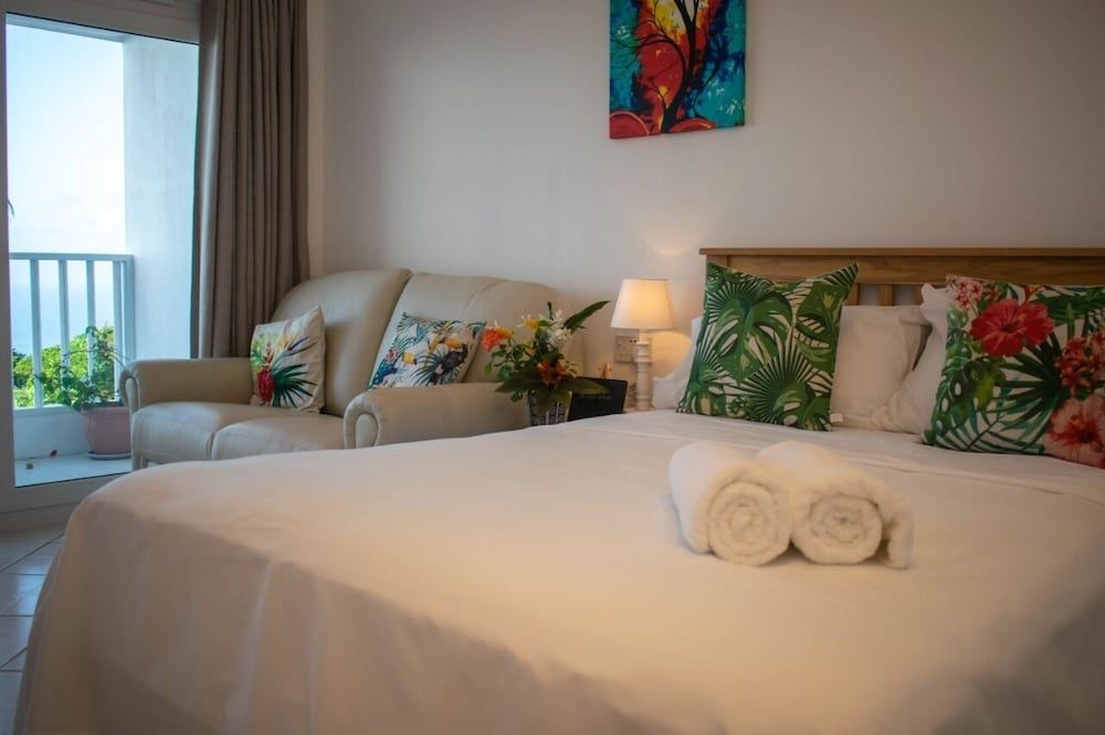Morne SeaView Apartments Luxury Studio, 1 Bedroom, Sea View 2