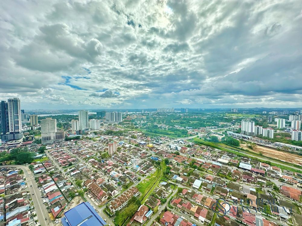 Space Residency KSL by Stayrene Deluxe Apartment, 2 Bedrooms, City View 7