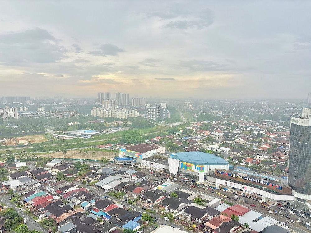 Space Residency KSL by Stayrene Grand Apartment, 3 Bedrooms, City View 10