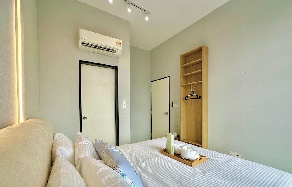 Space Residency KSL by Stayrene Deluxe Apartment, 2 Bedrooms, City View 14