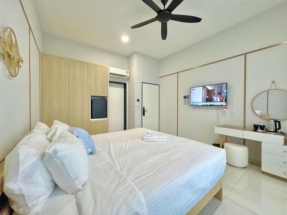 Space Residency KSL by Stayrene Grand Apartment, 3 Bedrooms, City View 8