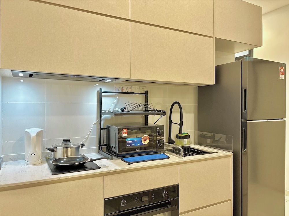 Space Residency KSL by Stayrene Grand Apartment, 3 Bedrooms, City View 11