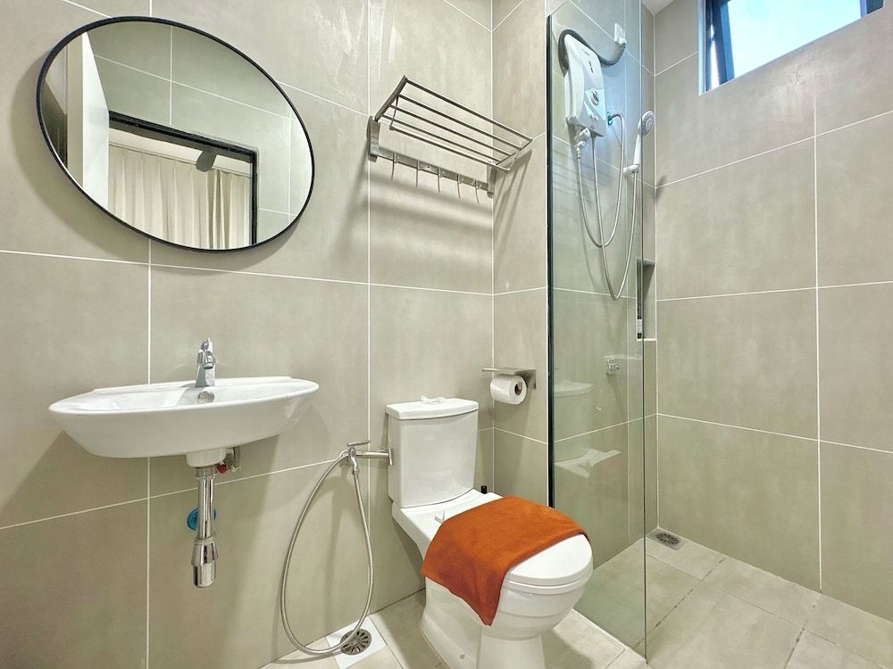 Space Residency KSL by Stayrene Grand Apartment, 3 Bedrooms, City View 12