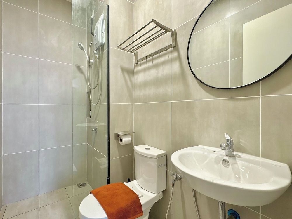 Space Residency KSL by Stayrene Grand Apartment, 3 Bedrooms, City View 13