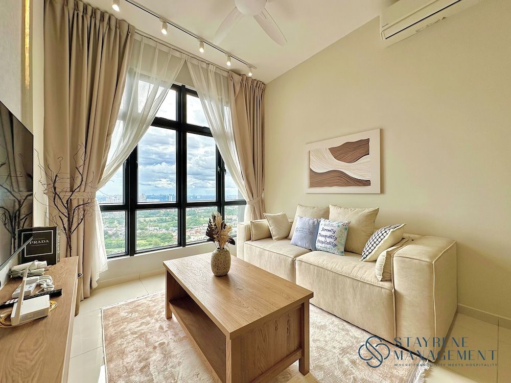 Space Residency KSL by Stayrene Deluxe Apartment, 2 Bedrooms, City View 12