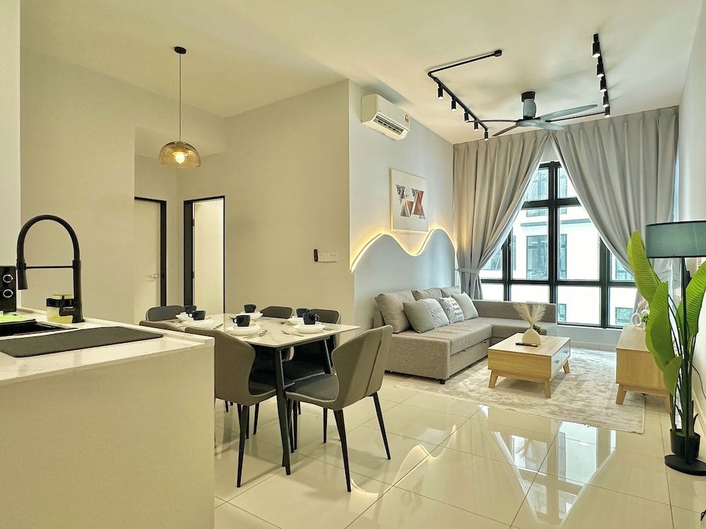 Space Residency KSL by Stayrene Luxury Apartment, 2 Bedrooms, City View 15