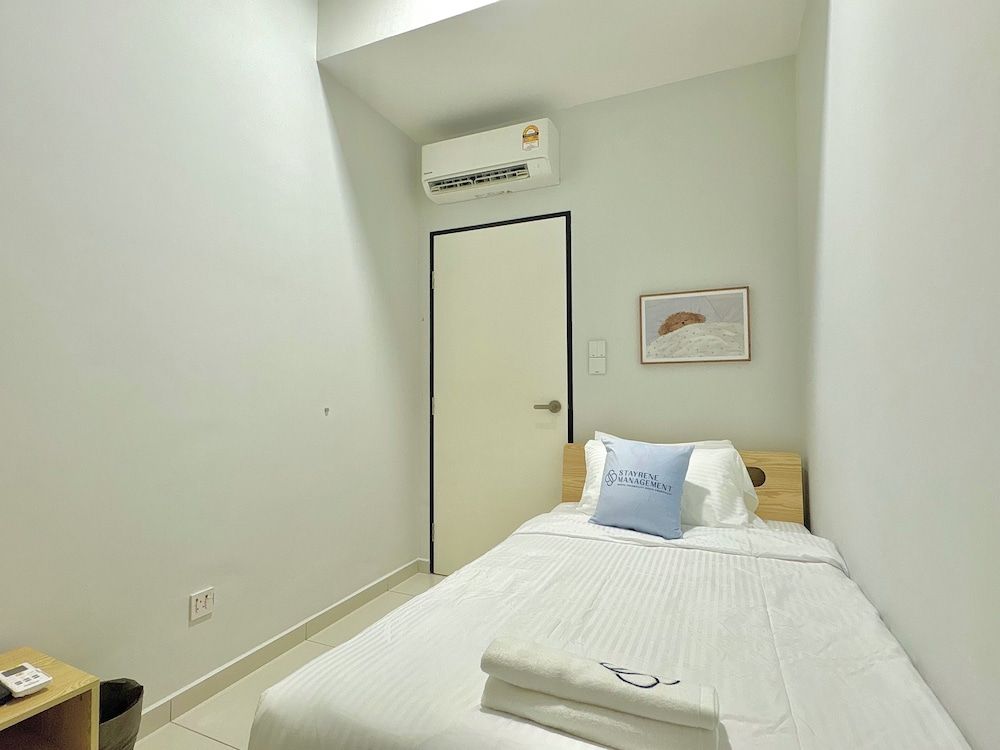 Space Residency KSL by Stayrene Grand Apartment, 3 Bedrooms, City View 9