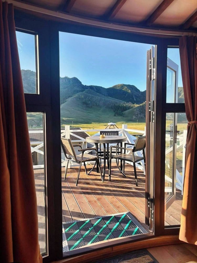 Green Crown Resort Quadruple Room, Mountain View 3