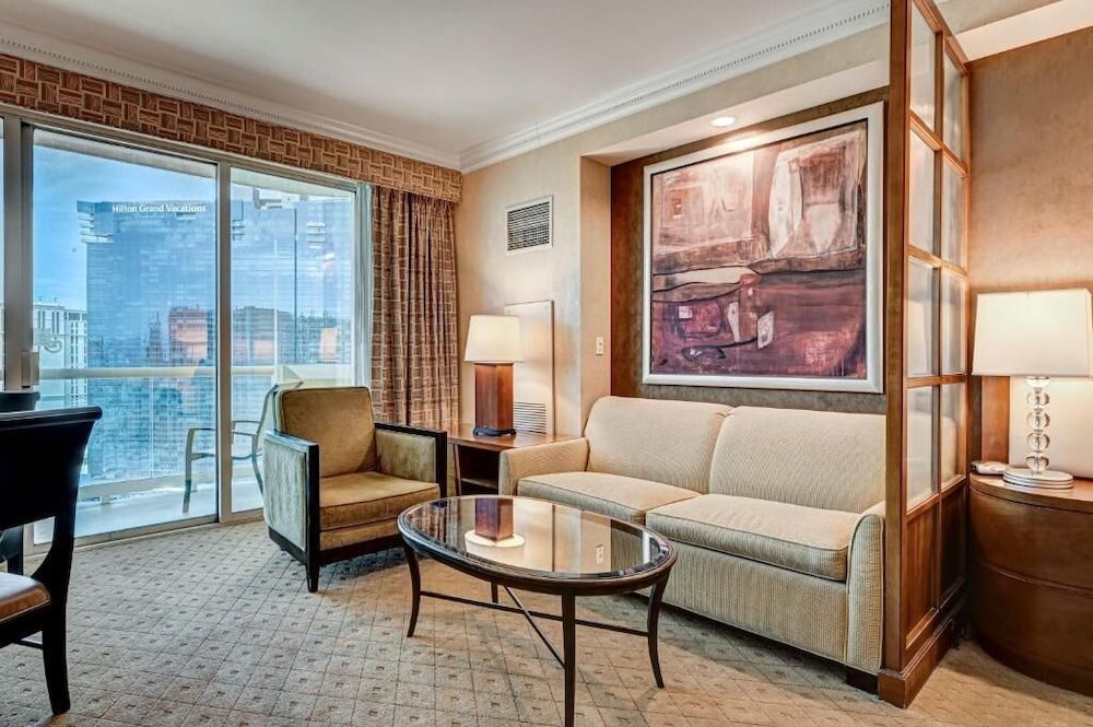 MGM Signature - Strip view suite Deluxe Studio, City View 13