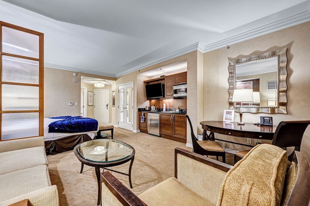 MGM Signature - Strip view suite Deluxe Studio, City View 10