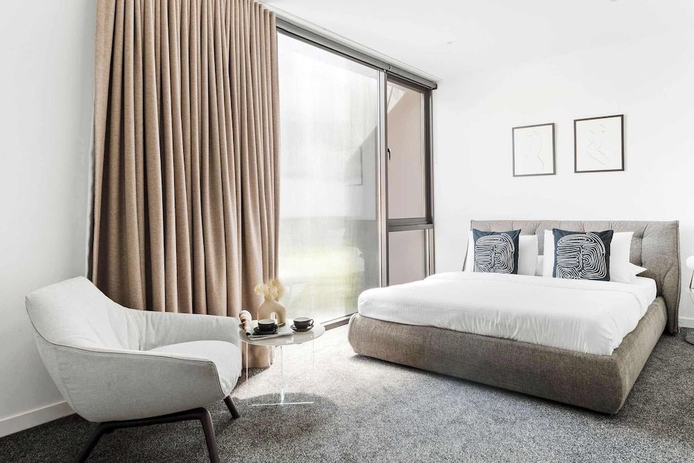 A Lux 3BR Townhouse in South Yarra, Free Parking Villa (3 Bedrooms) 3