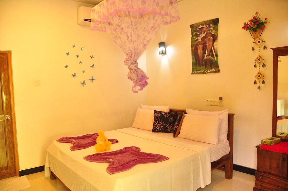 Near the canal homesty Business Room