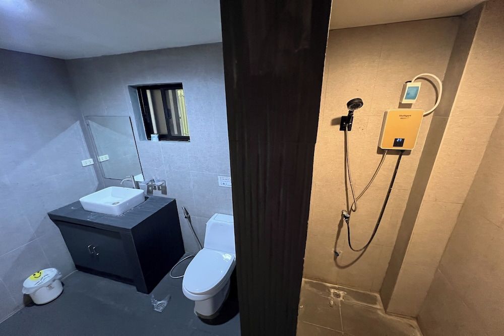 Garden Suite Hotel Standard Room 8