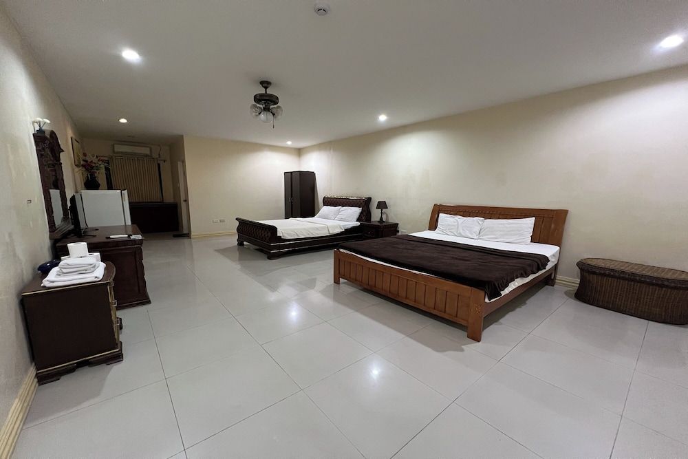 Garden Suite Hotel Standard Twin Room 2