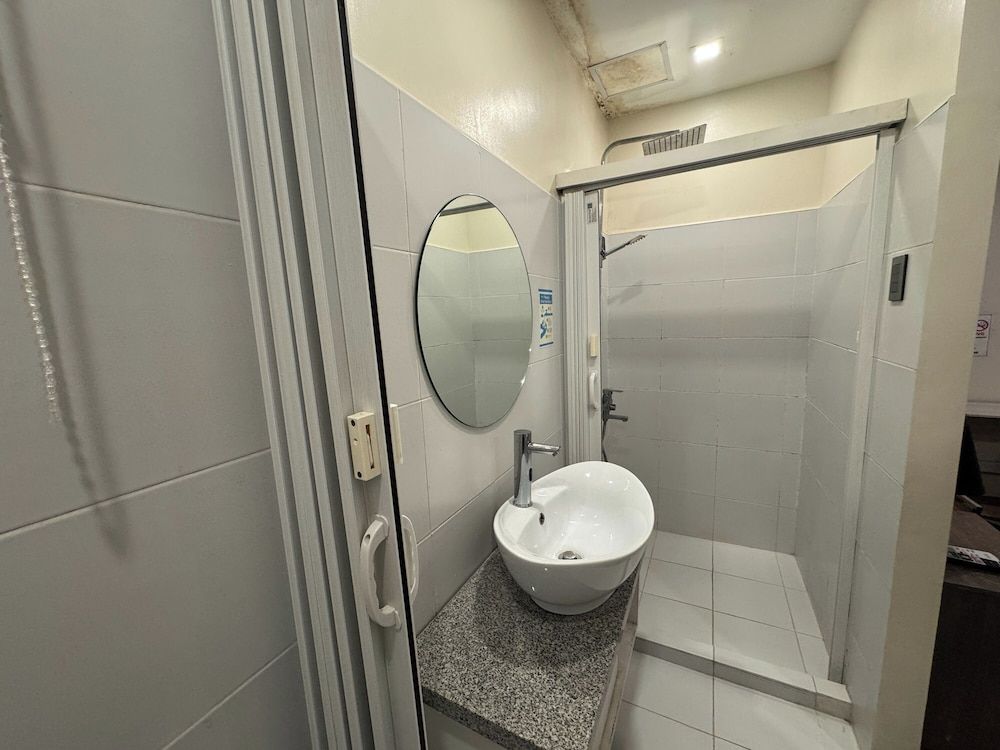 The Circuit Manor Hotel near Ayala Malls Circuit Family Room 8