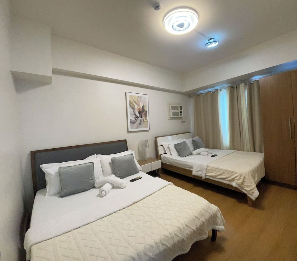 1 Bedroom Condo in 8 Adriatico Manila Family Condo, City View 5