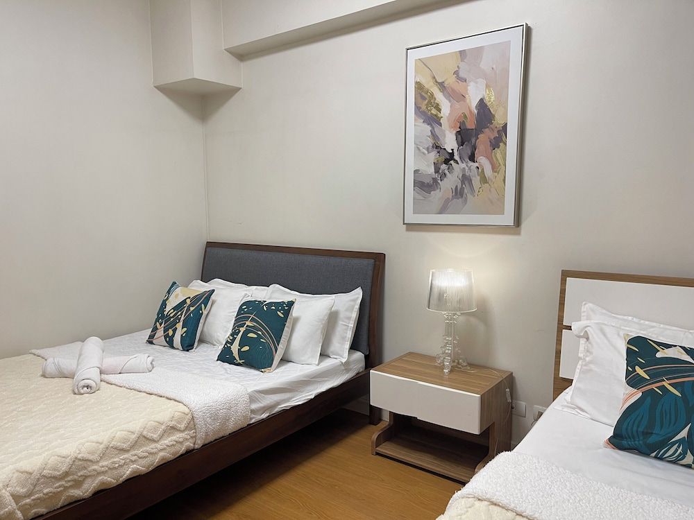 1 Bedroom Condo in 8 Adriatico Manila Family Condo, City View 2