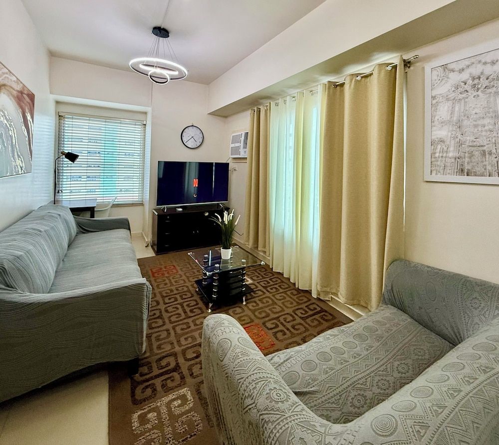 1 Bedroom Condo in 8 Adriatico Manila Family Condo, City View 7