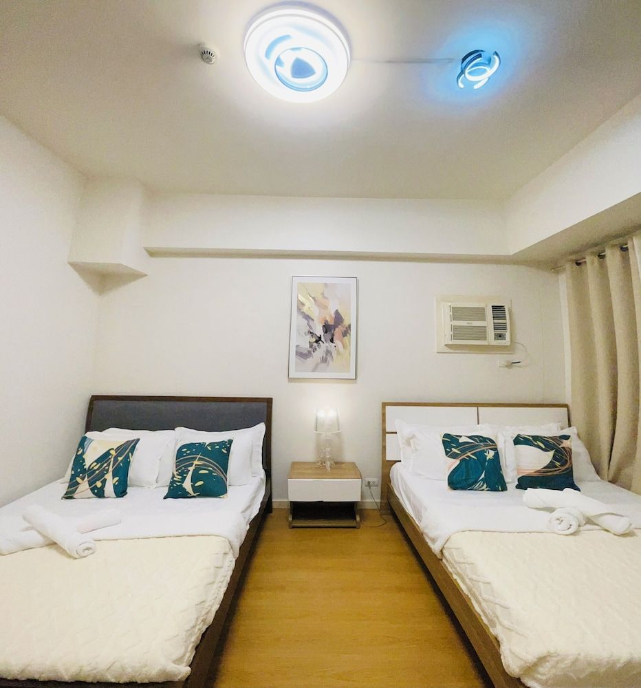 1 Bedroom Condo in 8 Adriatico Manila Family Condo, City View 4