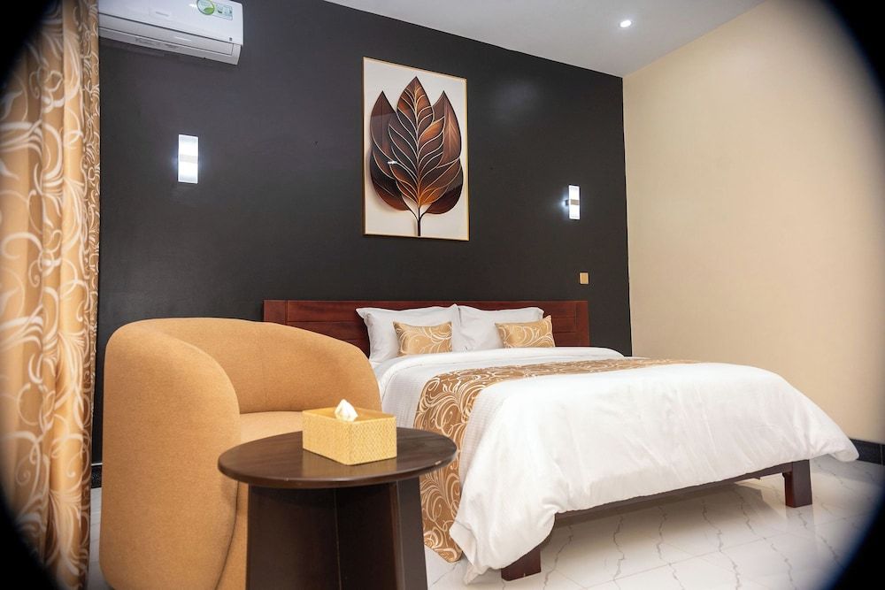 DEEL Comfort Inn Superior Room 3