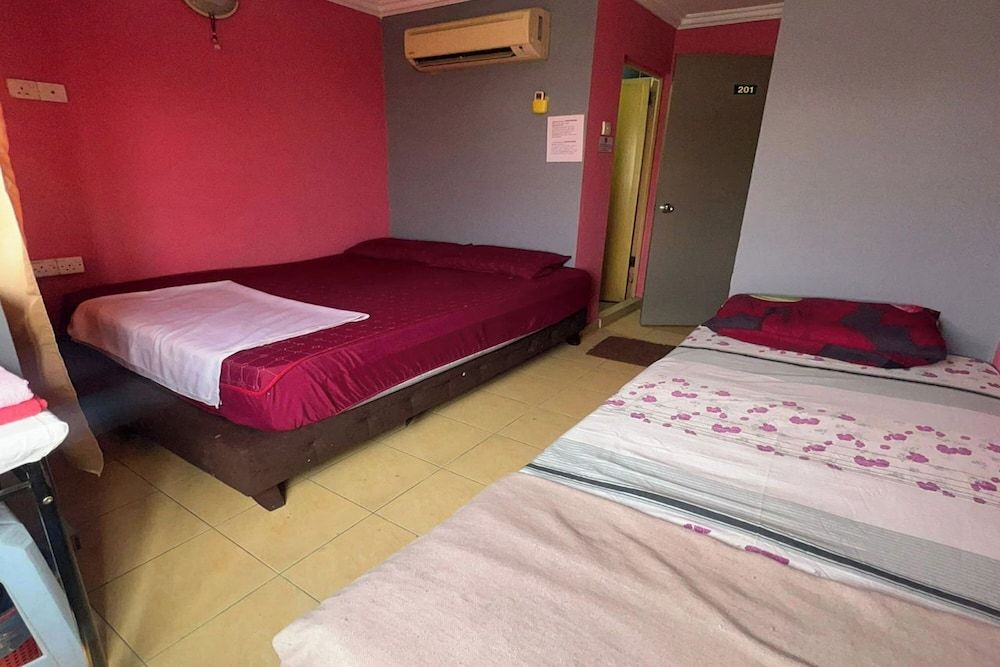 I Rose Budget Hotel Family Suite 2